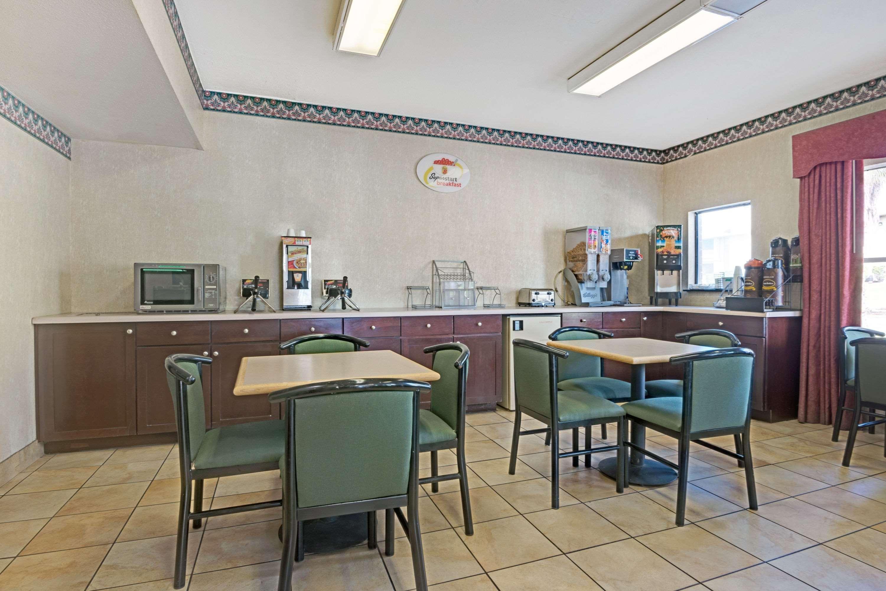 Super 8 By Wyndham יוניברסל סיטי מראה חיצוני תמונה